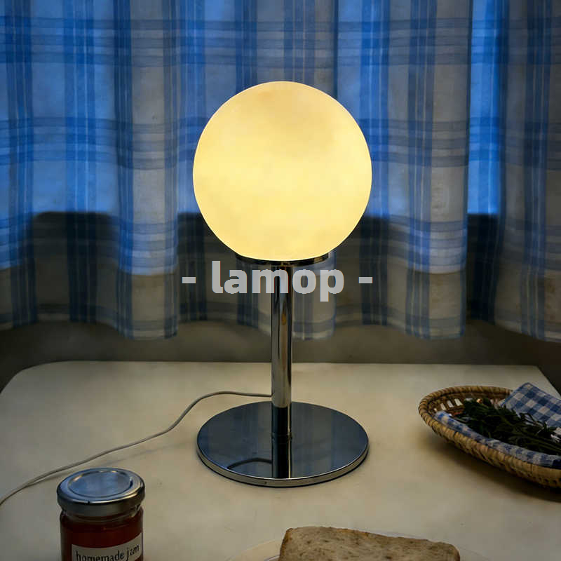 乳白色のソリッドグローブクローム薄型ポールテーブルランプ、ク - Led Lighting Decor のレビューと価格